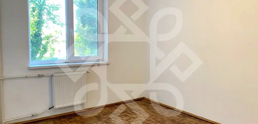 Apartament trei camere de vanzare, etaj I, Decebal, Oradea