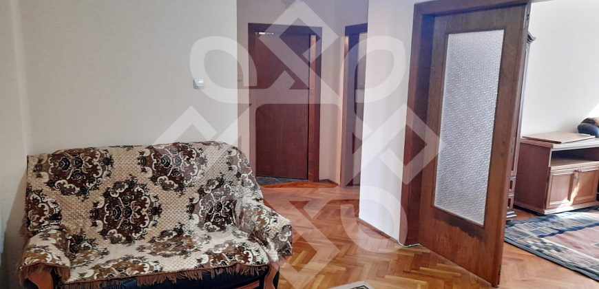 Apartament cu 3 camere si garaj, zona centrala, Oradea