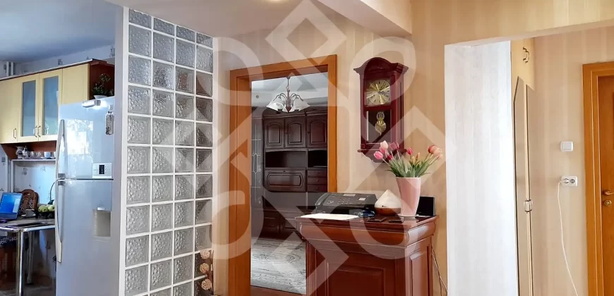 Apartament patru camere de vanzare, Nufarul, Oradea