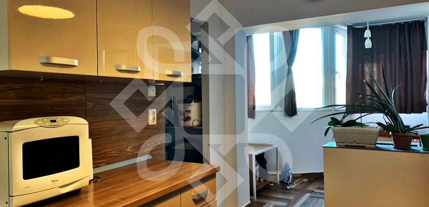 Apartament cu trei camere de inchiriat pe Dacia