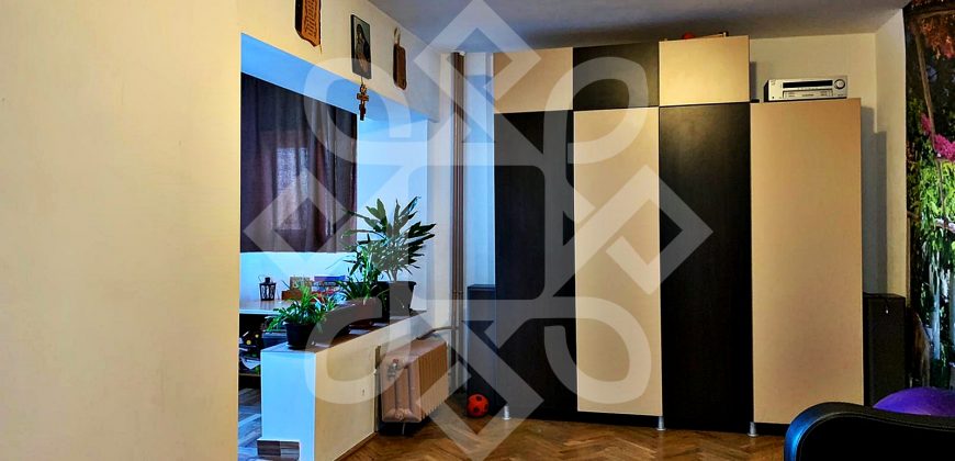 Apartament cu trei camere de inchiriat pe Dacia