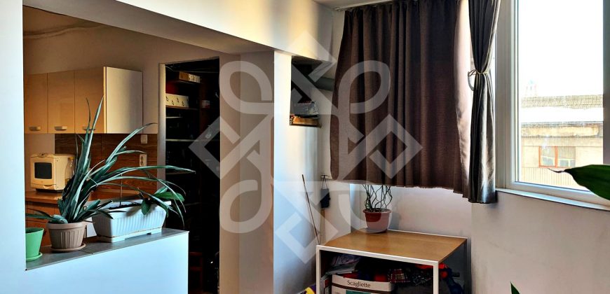 Apartament cu trei camere de inchiriat pe Dacia