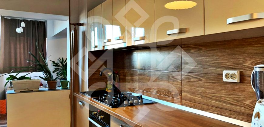 Apartament cu trei camere de inchiriat pe Dacia