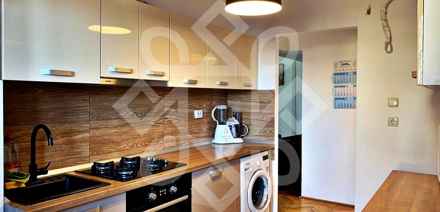Apartament cu trei camere de inchiriat pe Dacia