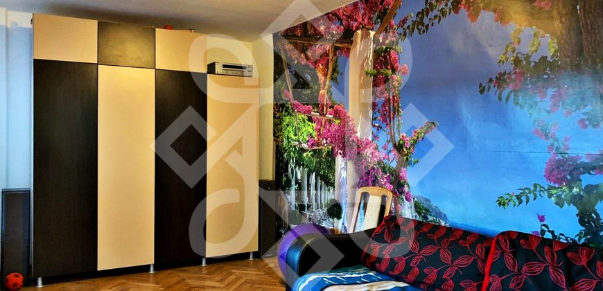 Apartament cu trei camere de inchiriat pe Dacia
