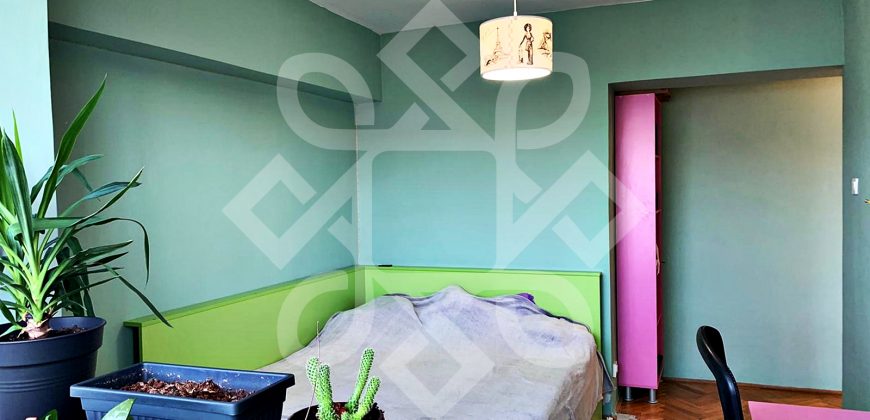 Apartament cu trei camere de inchiriat pe Dacia
