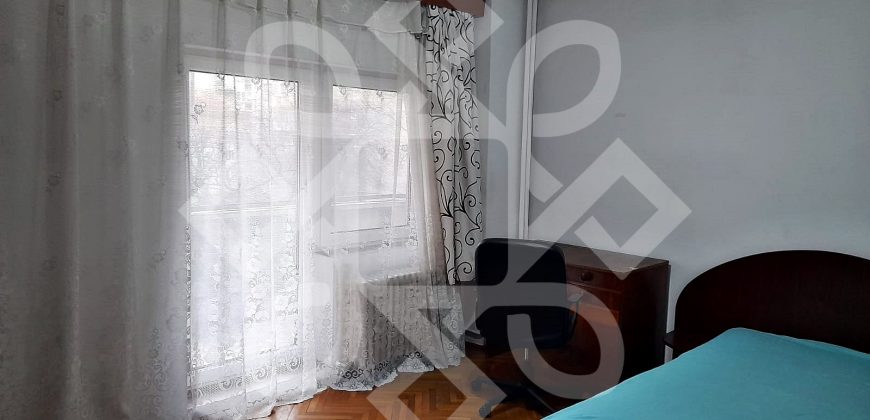 Apartament cu trei camere de inchiriat pe Magheru