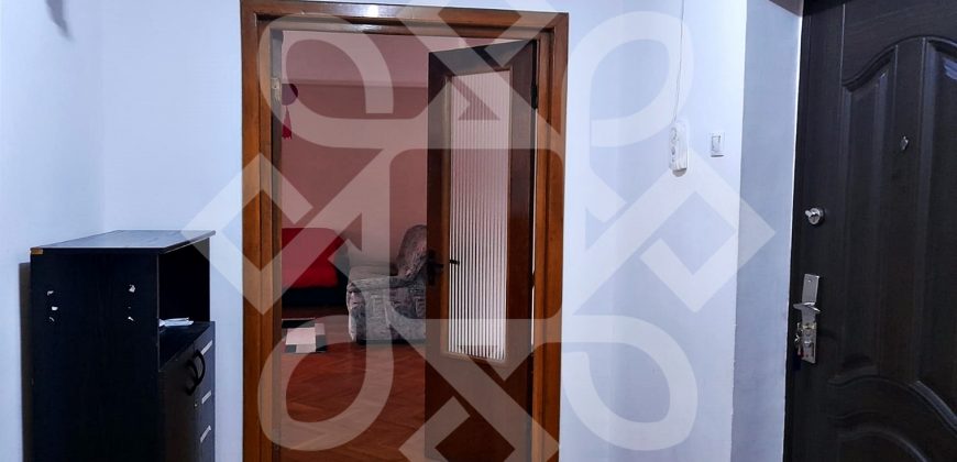 Apartament cu trei camere de inchiriat pe Magheru