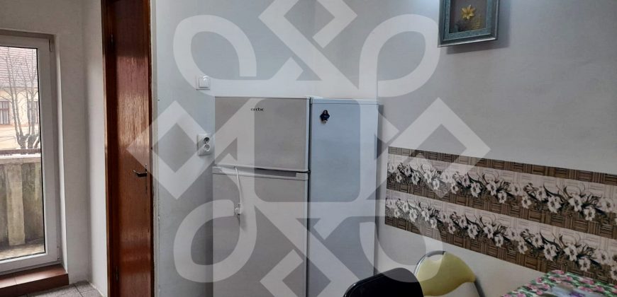 Apartament cu trei camere de inchiriat pe Magheru