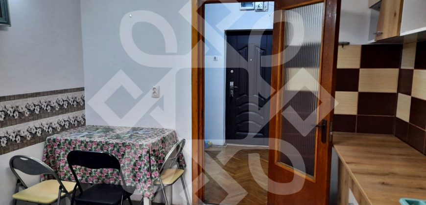 Apartament cu trei camere de inchiriat pe Magheru