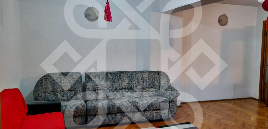 Apartament cu trei camere de inchiriat pe Magheru