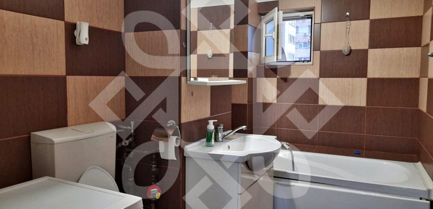 Apartament cu trei camere de inchiriat pe Magheru