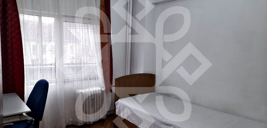 Apartament cu trei camere de inchiriat pe Magheru
