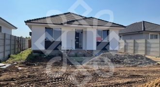 Casa semifinisata cu 4 camere de vanzare in Oncea