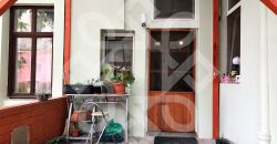 Apartament ultracentral cu 1 camera la curte comuna de vanzare