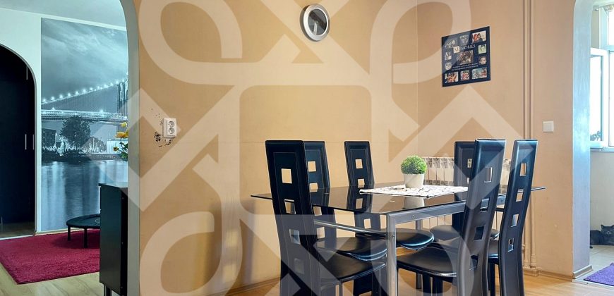 Apartament cu 3 camere de vanzare in Rogerius