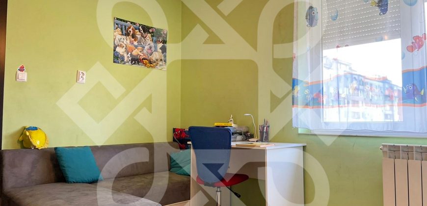 Apartament cu 3 camere de vanzare in Rogerius