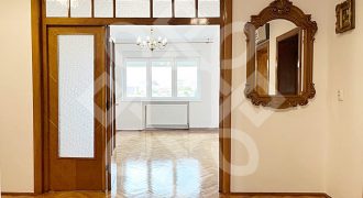 Apartament spatios cu 3 camere de vanzare, central, Oradea