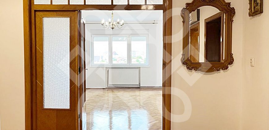 Apartament spatios cu 3 camere de vanzare, central, Oradea