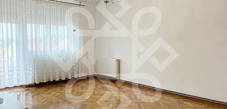 Apartament spatios cu 3 camere de vanzare, central, Oradea