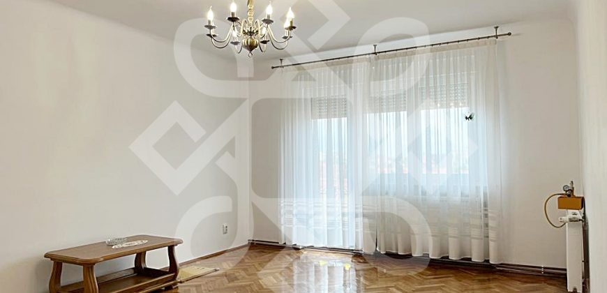 Apartament spatios cu 3 camere de vanzare, central, Oradea