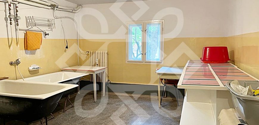Apartament spatios cu 3 camere de vanzare, central, Oradea