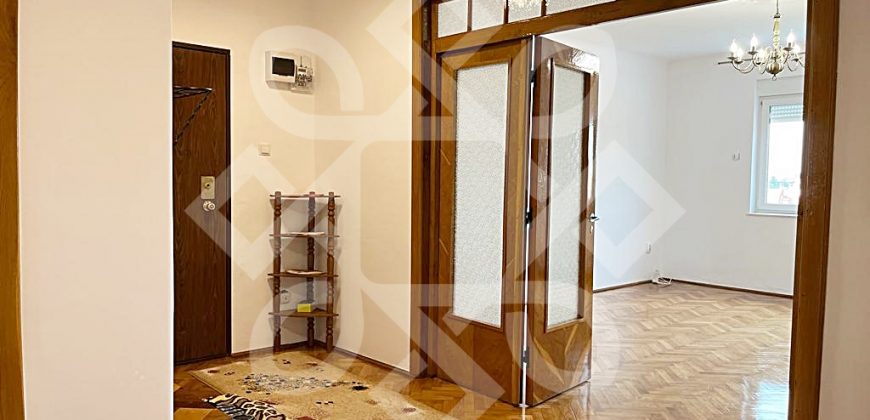 Apartament spatios cu 3 camere de vanzare, central, Oradea