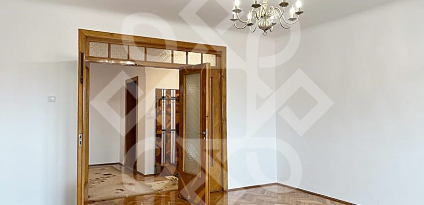Apartament spatios cu 3 camere de vanzare, central, Oradea