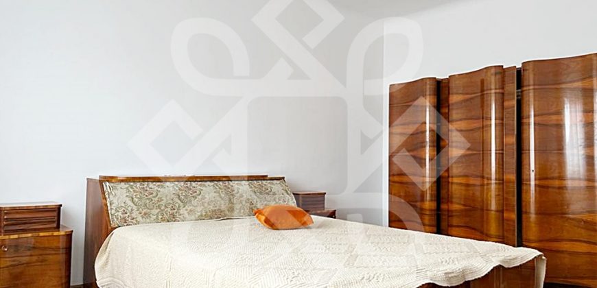 Apartament spatios cu 3 camere de vanzare, central, Oradea