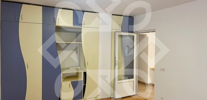Apartament cu 4 camere de inchiriat in zona Decebal