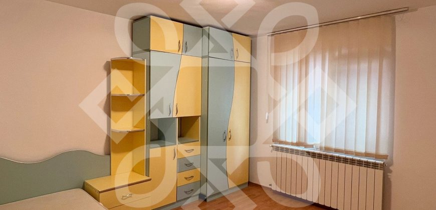 Apartament cu 4 camere de inchiriat in zona Decebal