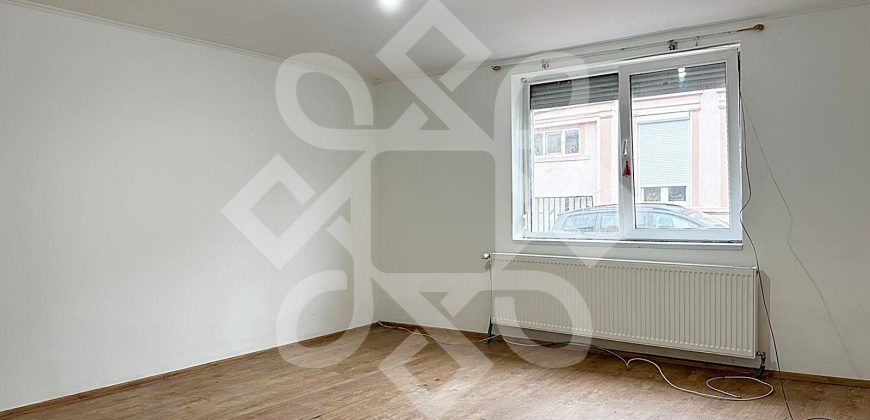Casa pe nivel de vanzare, singur in curte, Velenta Oradea