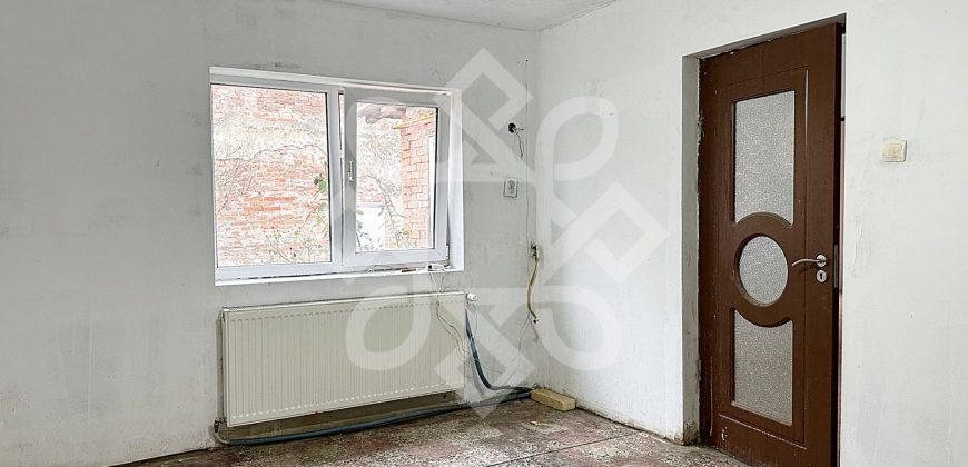 Casa pe nivel de vanzare, singur in curte, Velenta Oradea