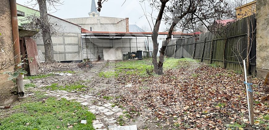 Casa pe nivel de vanzare, singur in curte, Velenta Oradea