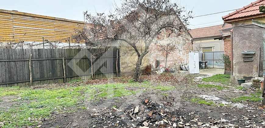 Casa pe nivel de vanzare, singur in curte, Velenta Oradea