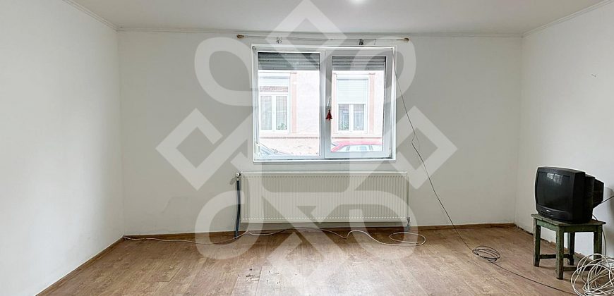 Casa pe nivel de vanzare, singur in curte, Velenta Oradea