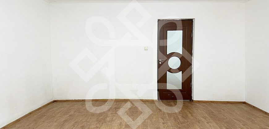 Casa pe nivel de vanzare, singur in curte, Velenta Oradea