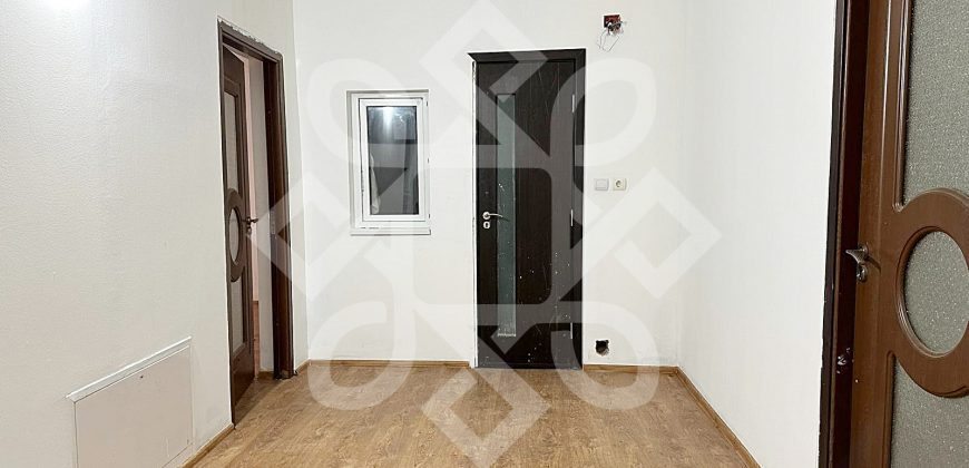 Casa pe nivel de vanzare, singur in curte, Velenta Oradea