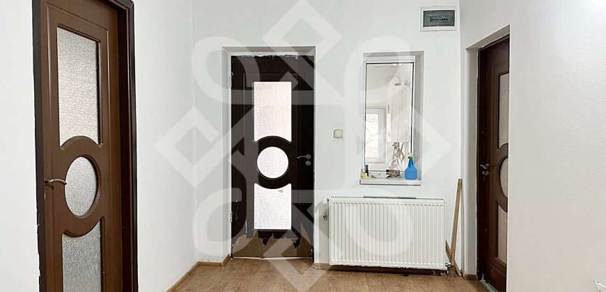 Casa pe nivel de vanzare, singur in curte, Velenta Oradea