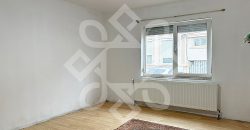 Casa pe nivel de vanzare, singur in curte, Velenta Oradea
