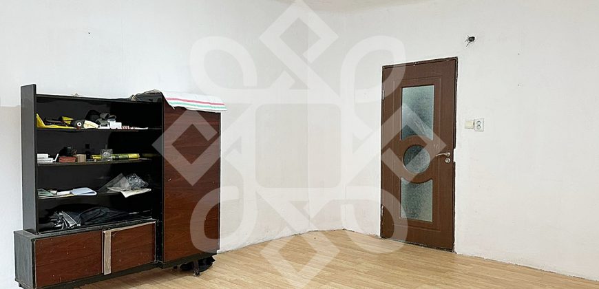 Casa pe nivel de vanzare, singur in curte, Velenta Oradea
