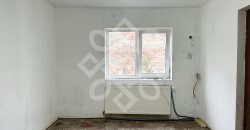 Casa pe nivel de vanzare, singur in curte, Velenta Oradea