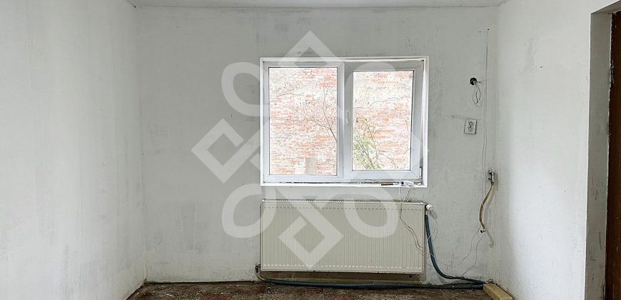 Casa pe nivel de vanzare, singur in curte, Velenta Oradea