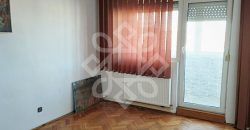 Apartament cu 3 camere de vanzare, zona Lacul Rosu
