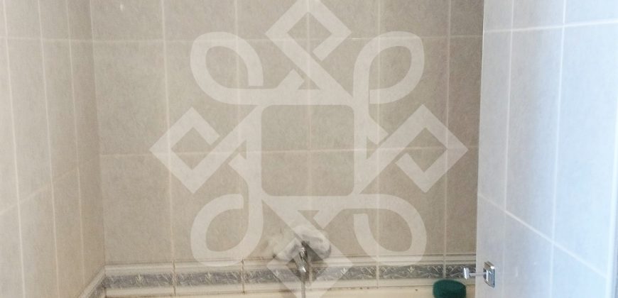 Apartament cu 3 camere de vanzare, zona Lacul Rosu