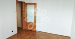 Apartament cu 3 camere de vanzare, zona Lacul Rosu