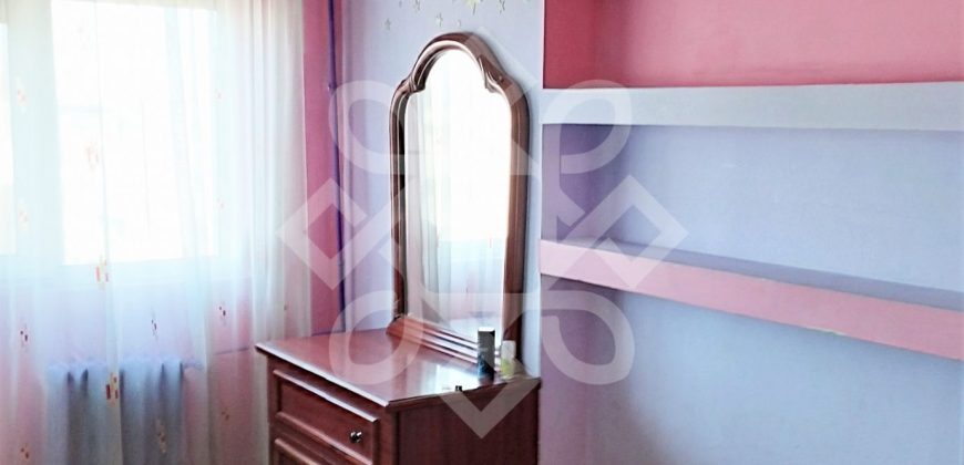 Apartament cu 3 camere de vanzare, zona Lacul Rosu