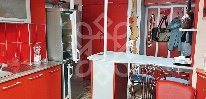 Apartament cu 3 camere, decomandat in cartierul Velenta, Oradea