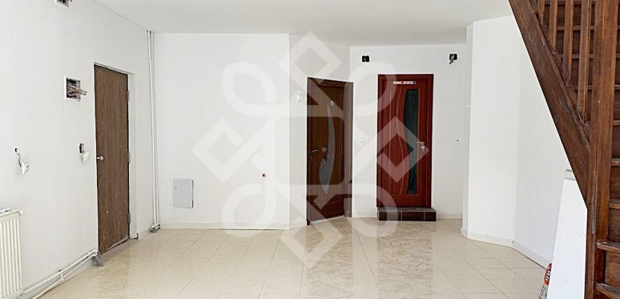 Apartament ultracentral cu 3 camere de vanzare in Oradea