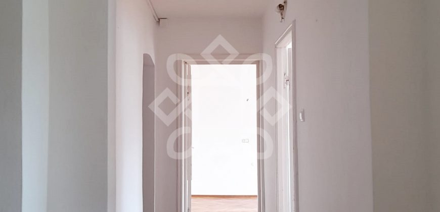 Apartament spatios cu 3 camere de vanzare, Lacul Rosu, Oradea